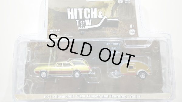 画像1: GREEN LiGHT 1:64 HITCH&TOW Series 17 '71 Oldsmobile Vista Cruiser and Teardrop Trailer (1)