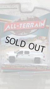 画像: GREEN LIGHT 1:64 ALL TERRAIN Series 8 '17 CHEVROLET SILVERADO RALLY 2