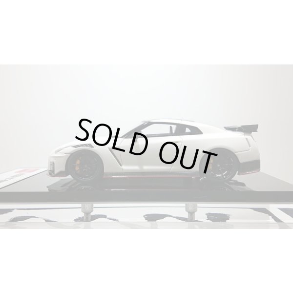 画像2: EIDOLON 1/43 NISSAN GT-R NISMO 2020 Brilliant White Pearl (2)