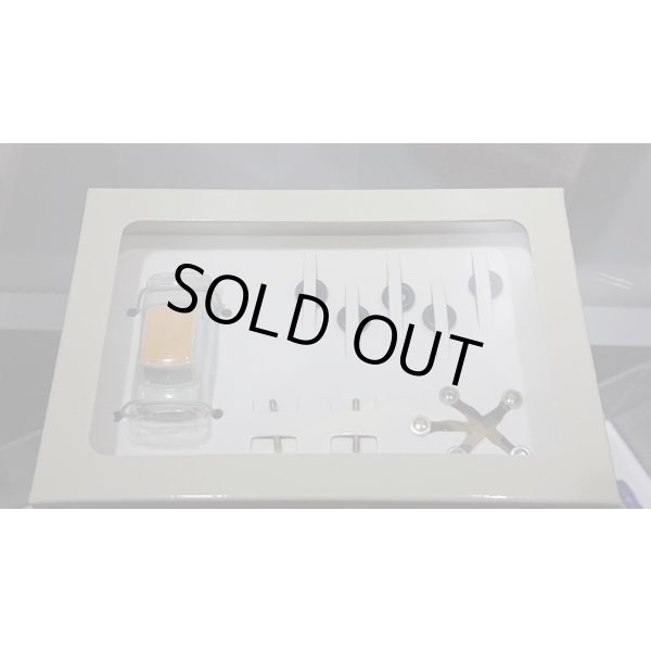 画像2: Schuco Piccolo Construction Kit Trabant 601 "Berlin Wall Collapse 30th Anniversary" (2)