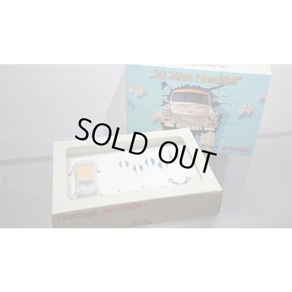 画像1: Schuco Piccolo Construction Kit Trabant 601 "Berlin Wall Collapse 30th Anniversary" (1)