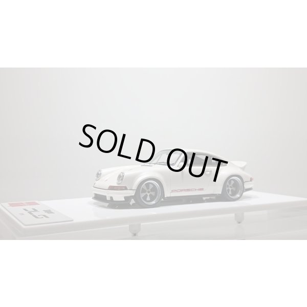 画像1: EIDOLON 1/43 Singer DLS 2018 Pearl White with Burgundy logo (1)