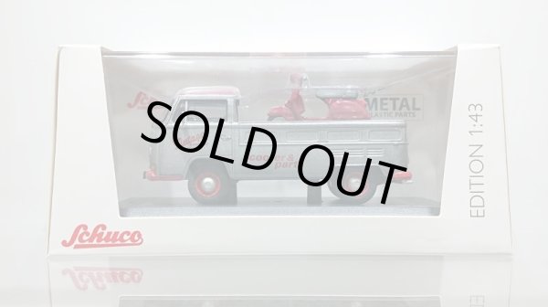 画像1: Schuco 1/43 VW T2a "VINTAGE SCOOTER SERVICE" with Vespa PX (1)