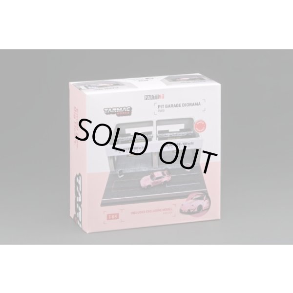 画像2: Tarmac Works 1/64 Racing Pit Garage - RWB + RWB 993 Hooters (2)