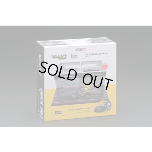 画像1: Tarmac Works 1/64 Diorama - BMW Pitbox + BMW M6 GT3 Nurburgring 24h 2016 (1)