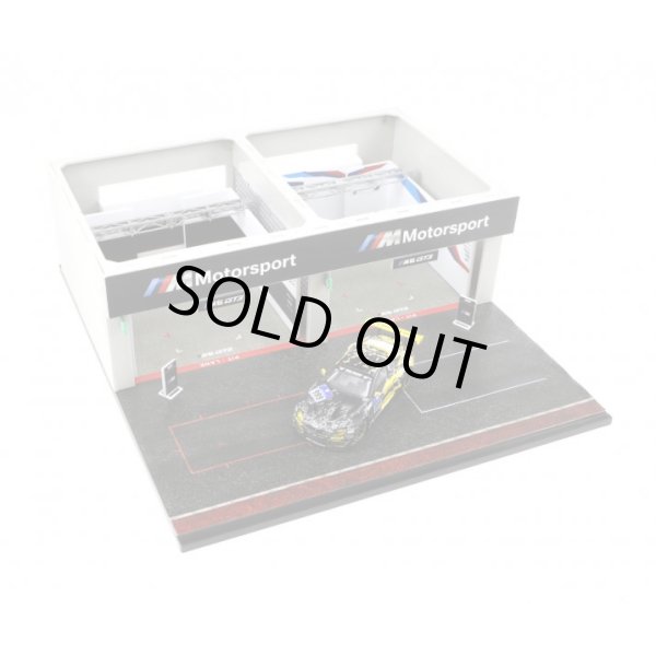 画像2: Tarmac Works 1/64 Diorama - BMW Pitbox + BMW M6 GT3 Nurburgring 24h 2016 (2)