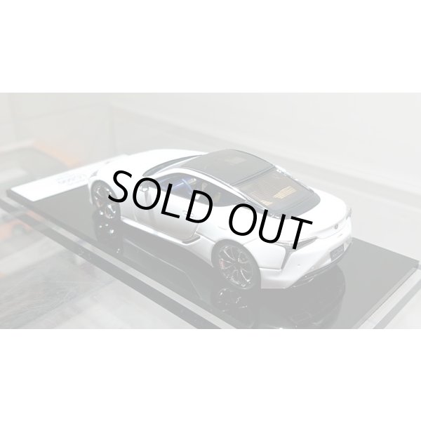 画像12: EIDOLON Lexus LC500 "L Package" 2017 White Nova Glass Flake (Breezy Blue Interior) (12)