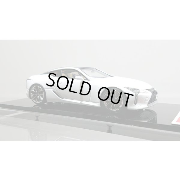 画像4: EIDOLON Lexus LC500 "L Package" 2017 White Nova Glass Flake (Breezy Blue Interior) (4)