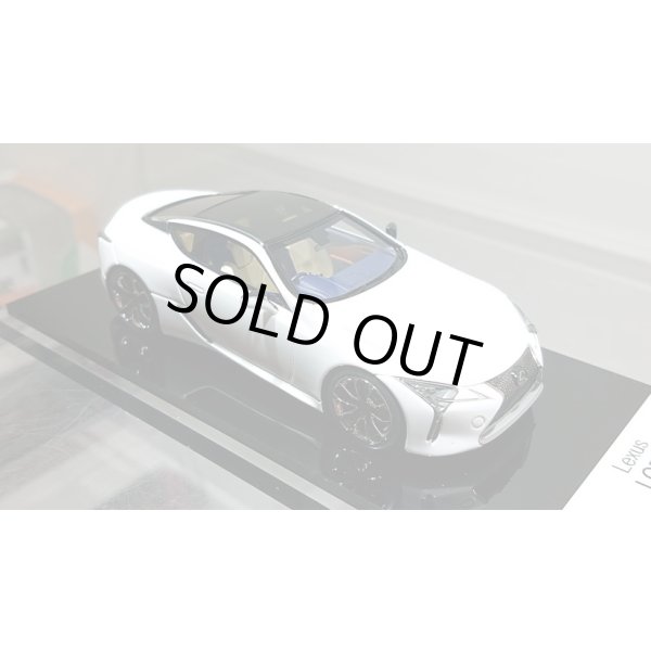 画像11: EIDOLON Lexus LC500 "L Package" 2017 White Nova Glass Flake (Breezy Blue Interior) (11)