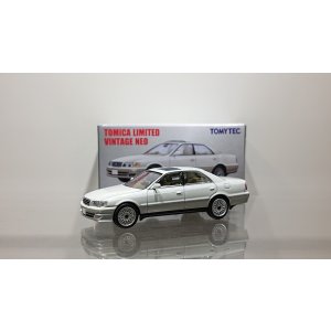 画像: TOMYTEC 1/64 Limited Vintage NEO Toyota Chaser Avante G (White / Silver)