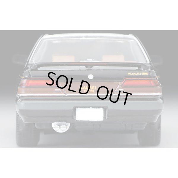 画像7: TOMYTEC 1/64 Limited Vintage NEO Nissan Laurel Medalist Club S (Black) (7)