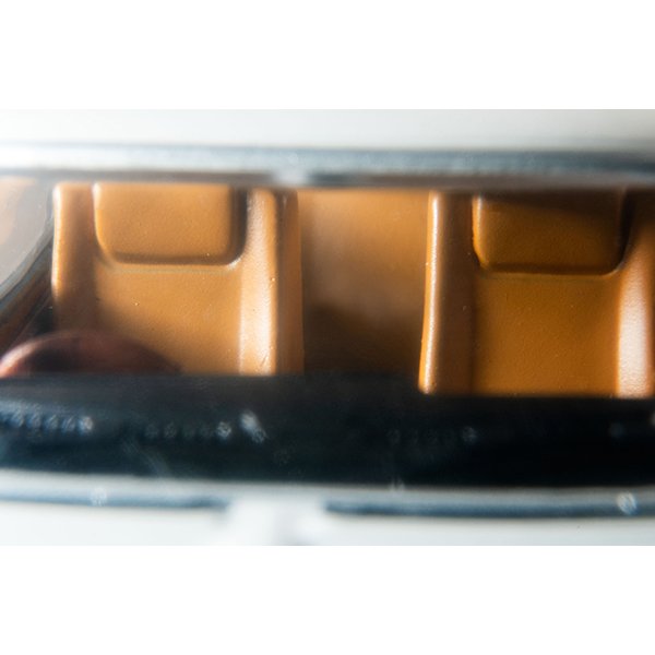 画像9: TOMYTEC 1/64 Limited Vintage NEO Nissan Laurel Hardtop 2000SGX (White) (9)