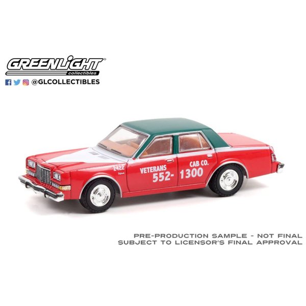 画像2: GREEN LiGHT EXCLUSIVE 1/64 1983 Dodge Diplomat - Veteran's Cab Co. (2)