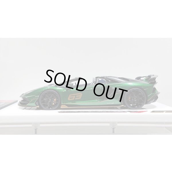 画像2: EIDOLON 1/43 Lamborghini Aventador SVJ 63 Roadster 2019 Metallic Green Limited 63 pcs. (2)