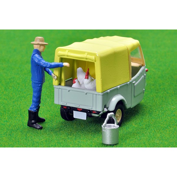 画像9: TOMYTEC 1/64 Limited Vintage Daihatsu Midget (yellowish green / beige) with figure (9)