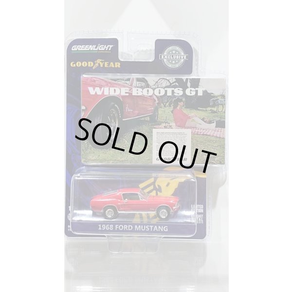 画像1: GREEN LiGHT EXCLUSIVE 1/64 Goodyear Vintage Ad Cars - 1968 Ford Mustang - Wide Boots "Wide Boots GT" (1)