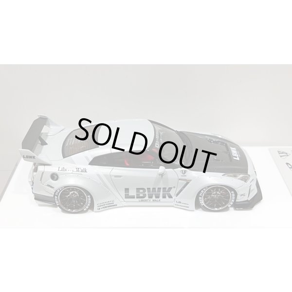 画像8: EIDOLON 1/43 LB WORKS R35 GT-R Type 1.5 (LB Shilhouette Wing) Metallic White / Black Stripes Limited 60 pcs. (8)