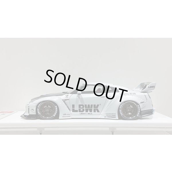 画像2: EIDOLON 1/43 LB WORKS R35 GT-R Type 1.5 (LB Shilhouette Wing) Metallic White / Black Stripes Limited 60 pcs. (2)