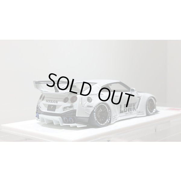 画像10: EIDOLON 1/43 LB WORKS R35 GT-R Type 1.5 (LB Shilhouette Wing) Metallic White / Black Stripes Limited 60 pcs. (10)