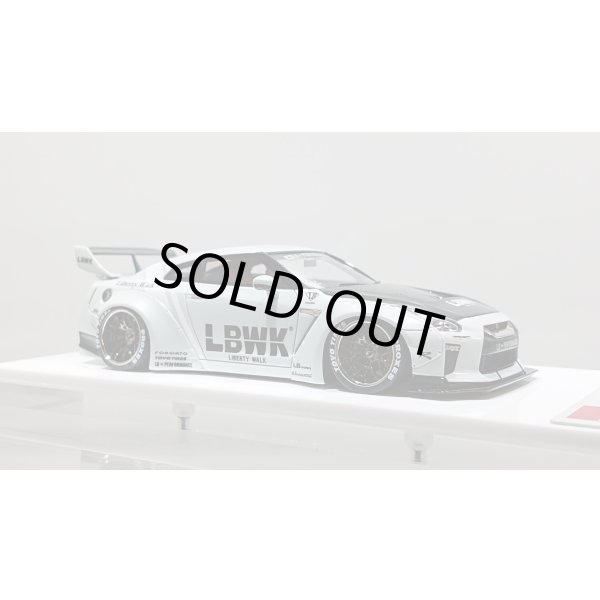画像5: EIDOLON 1/43 LB WORKS R35 GT-R Type 1.5 (LB Shilhouette Wing) Metallic White / Black Stripes Limited 60 pcs. (5)