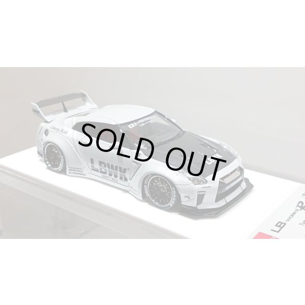 画像11: EIDOLON 1/43 LB WORKS R35 GT-R Type 1.5 (LB Shilhouette Wing) Metallic White / Black Stripes Limited 60 pcs. (11)