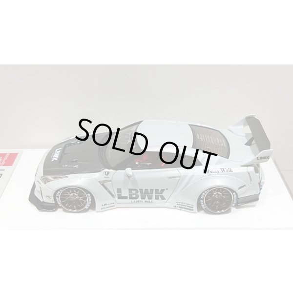 画像4: EIDOLON 1/43 LB WORKS R35 GT-R Type 1.5 (LB Shilhouette Wing) Metallic White / Black Stripes Limited 60 pcs. (4)