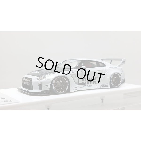 画像1: EIDOLON 1/43 LB WORKS R35 GT-R Type 1.5 (LB Shilhouette Wing) Metallic White / Black Stripes Limited 60 pcs. (1)
