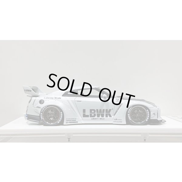 画像6: EIDOLON 1/43 LB WORKS R35 GT-R Type 1.5 (LB Shilhouette Wing) Metallic White / Black Stripes Limited 60 pcs. (6)