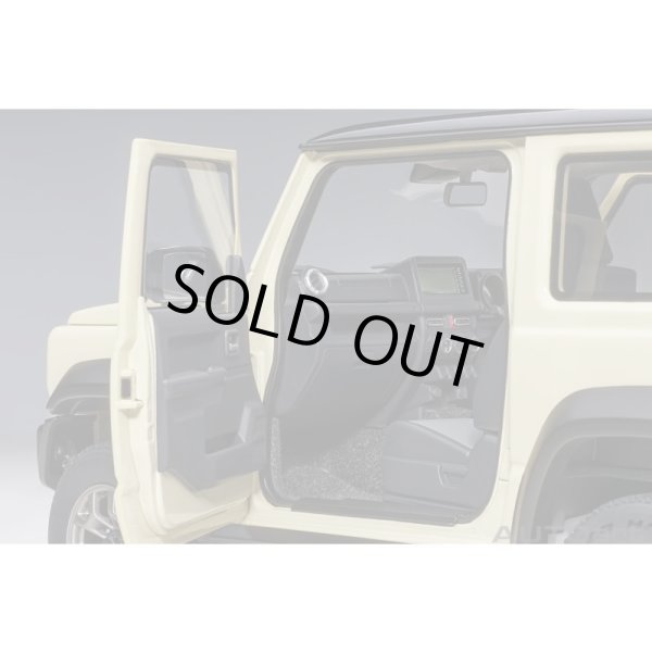 画像9: AUTOart 1/18 Suzuki Jimny Sierra (JB74) (Chiffon Ivory Metallic with Black roof) (9)