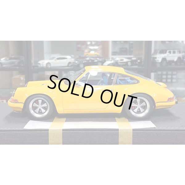 画像2: IDEA 1/18 Singer 911 (964) Coupe Yellow (Yellow Stripe) Limited 80 pcs. (2)