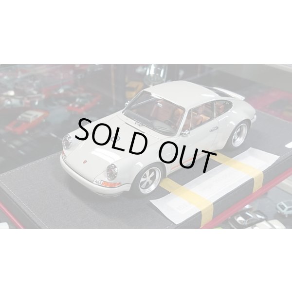 画像9: IDEA 1/18 Singer 911 (964) Coupe Light Gray Limited 120 pcs. (9)