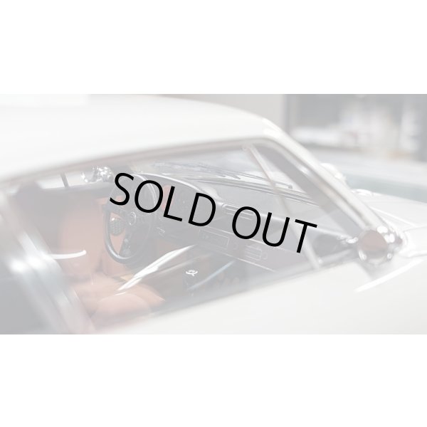 画像12: IDEA 1/18 Singer 911 (964) Coupe Light Gray Limited 120 pcs. (12)