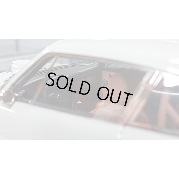 画像11: IDEA 1/18 Singer 911 (964) Coupe Light Gray Limited 120 pcs. (11)