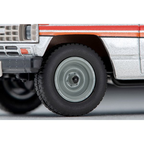 画像7: TOMYTEC 1/64 Limited Vintage NEO Nissan Safari Extra Van DX (Silver / Stripe) (7)