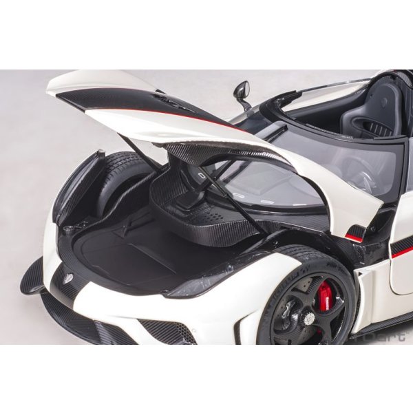 画像12: AUTOart 1/18 Koenigsegg Regera (Arctic White/Carbon with Red accents) (12)
