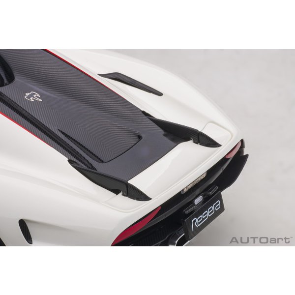 画像15: AUTOart 1/18 Koenigsegg Regera (Arctic White/Carbon with Red accents) (15)