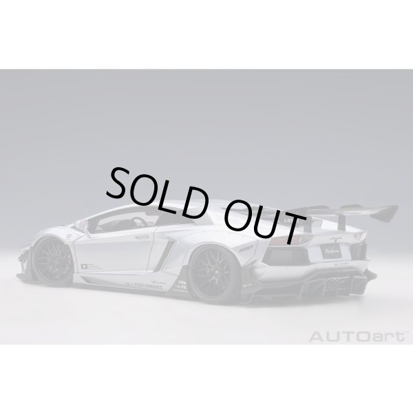 画像2: AUTOart 1/18 Liberty Walk LB-WORKS Lamborghini Aventador Limited Edition (Matte Metallic Silver) (2)