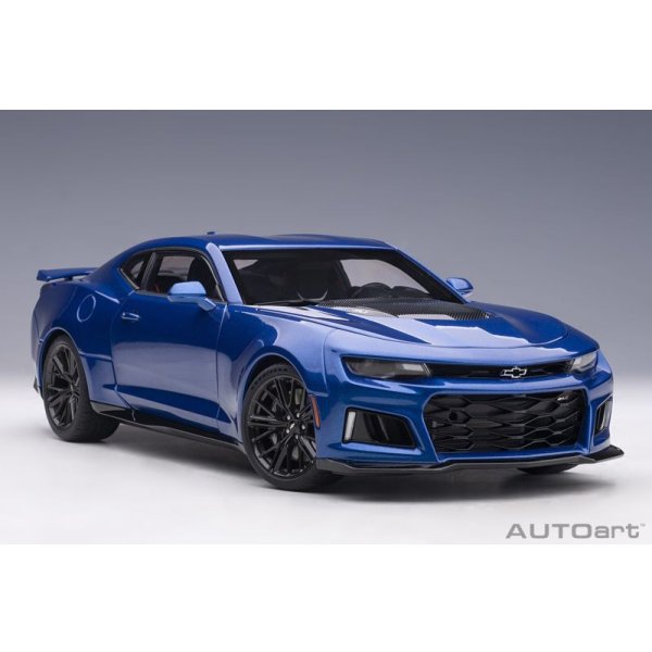 画像15: AUTOart 1/18 Chevrolet Camaro ZL1 2017 (Hyper Blue Metallic) (15)