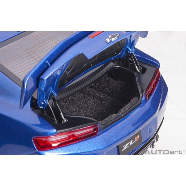 画像12: AUTOart 1/18 Chevrolet Camaro ZL1 2017 (Hyper Blue Metallic) (12)