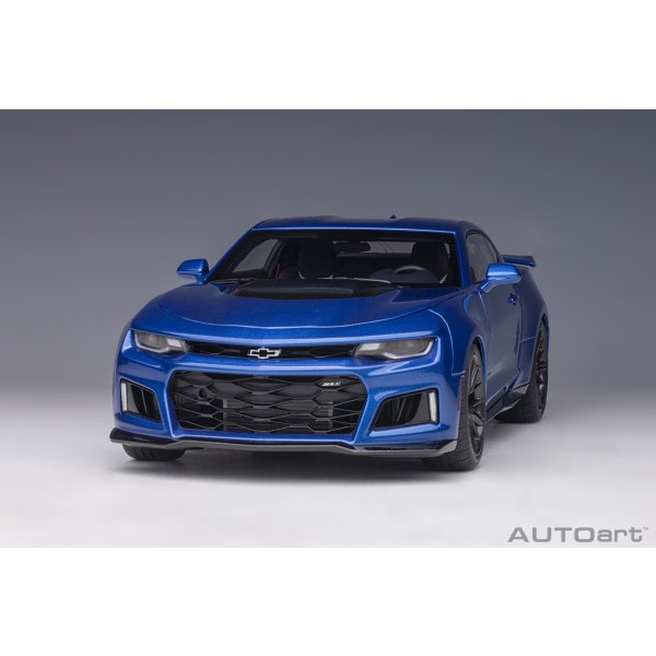 画像16: AUTOart 1/18 Chevrolet Camaro ZL1 2017 (Hyper Blue Metallic) (16)
