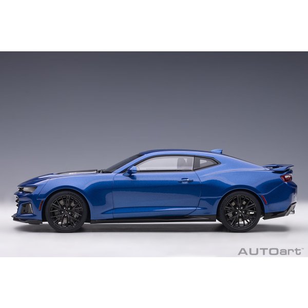 画像3: AUTOart 1/18 Chevrolet Camaro ZL1 2017 (Hyper Blue Metallic) (3)
