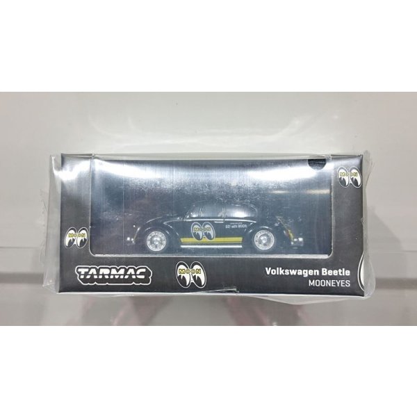 画像1: Tarmac Works 1/64 Volkswagen Beetle Mooneyes with Container (1)