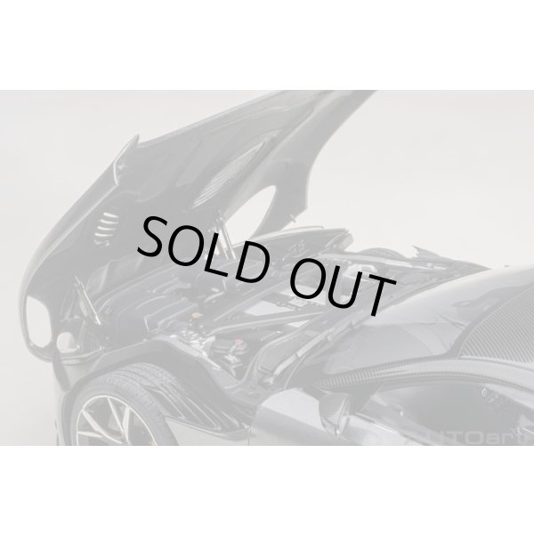 画像11: AUTOart 1/18 Aston Martin DBS Superleggera (Magnetic Silver) (11)