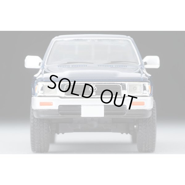 画像5: TOMYTEC 1/64 Limited Vintage NEO Toyota Hilux 4WD Pickup Double Cab SSR (Dark Blue) '95 (5)