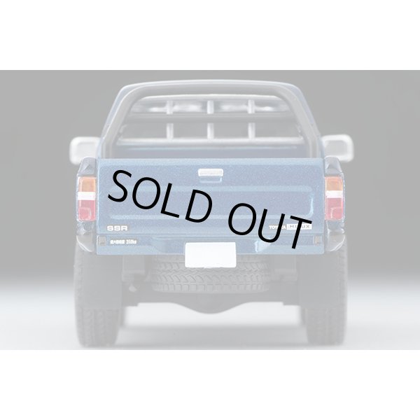 画像6: TOMYTEC 1/64 Limited Vintage NEO Toyota Hilux 4WD Pickup Double Cab SSR (Dark Blue) '95 (6)