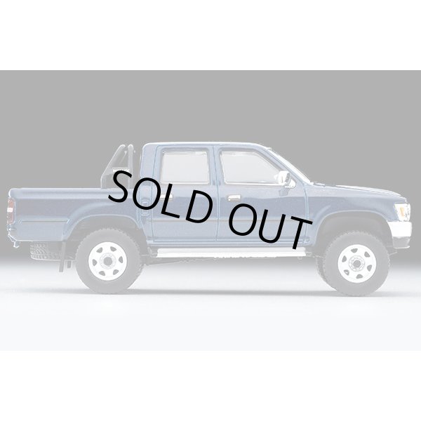 画像4: TOMYTEC 1/64 Limited Vintage NEO Toyota Hilux 4WD Pickup Double Cab SSR (Dark Blue) '95 (4)