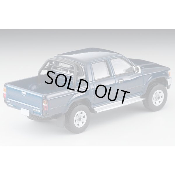画像2: TOMYTEC 1/64 Limited Vintage NEO Toyota Hilux 4WD Pickup Double Cab SSR (Dark Blue) '95 (2)