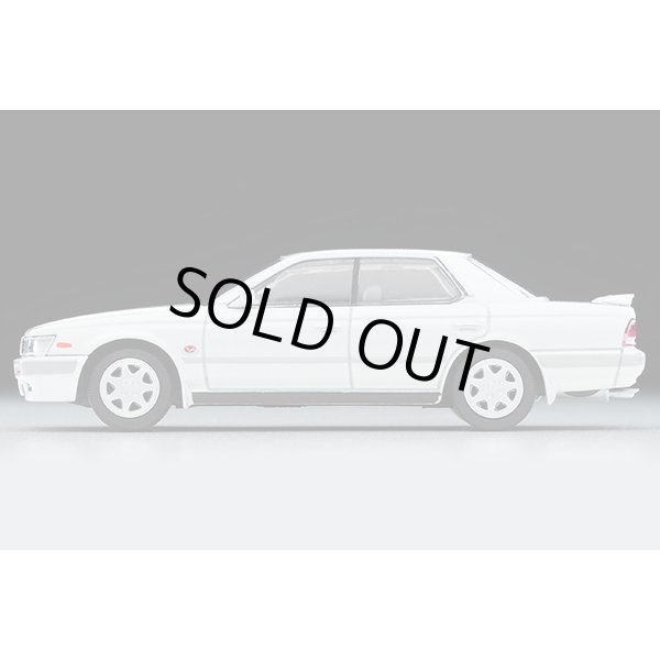 画像3: TOMYTEC 1/64 Limited Vintage NEO Nissan Laurel 2500 Twin Cam 24V Medalist V (White) '92 (3)