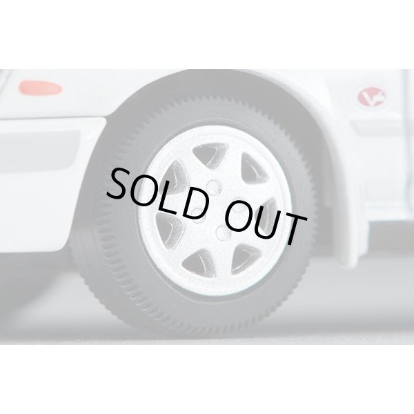 画像7: TOMYTEC 1/64 Limited Vintage NEO Nissan Laurel 2500 Twin Cam 24V Medalist V (White) '92 (7)