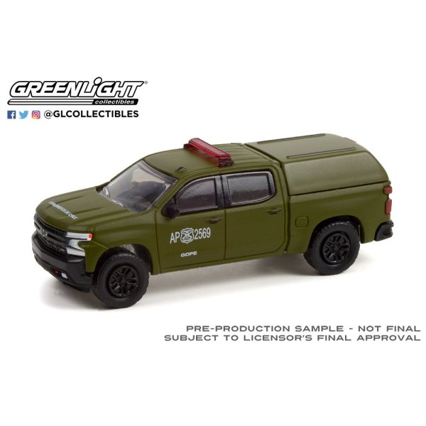 画像2: GREEN LiGHT EXCLUSIVE 1/64 2021 Chevrolet Silverado LT Trail Boss Z71 Police w / Camper Shell Carabineros de Chile GOPE (2)